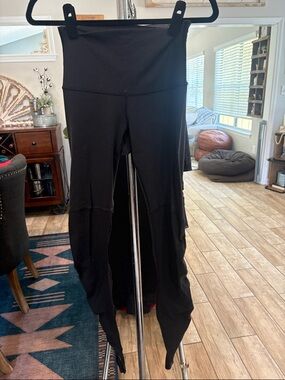 Lululemon stirrup leggings size 6